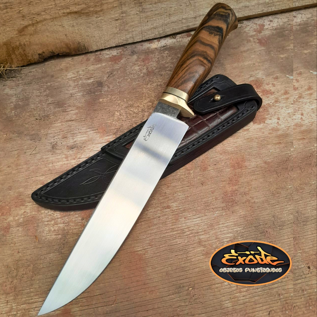 Cuchillo Cazador 5160 - Picana Negra & Latón